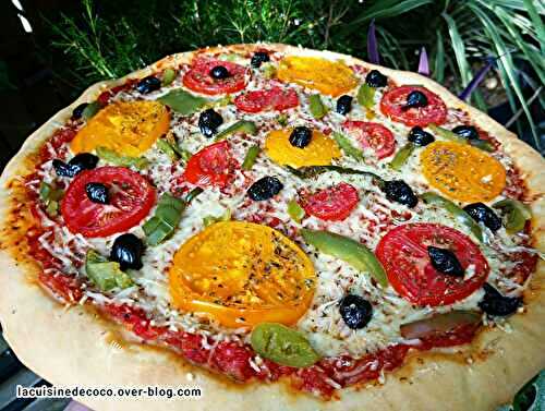 Pizza aux tomates et poivrons frais - 🥗 La Cuisine de Coco 🍜