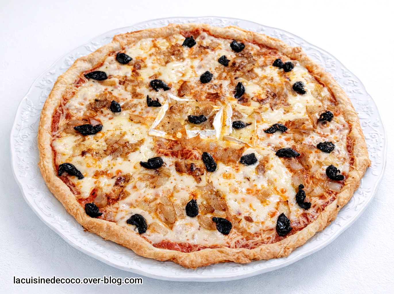 (Style) Pizza aux 4 fromages doux et oignons confits - 🥗 La Cuisine de Coco 🍜
