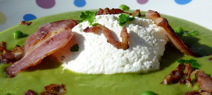 Velouté de petits pois et sa Chantilly au parmesan et persil - 🥗 La Cuisine de Coco 🍜