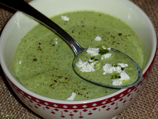 Velouté gourmand de brocolis au fromage frais - 🥗 La Cuisine de Coco 🍜