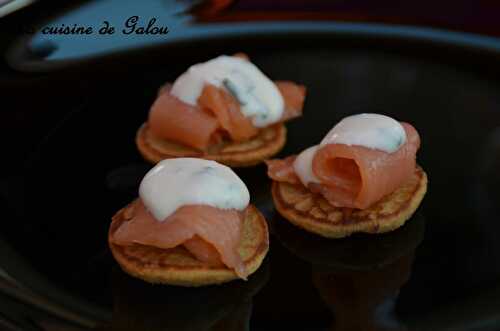 BLINIS AU SAUMON FUME