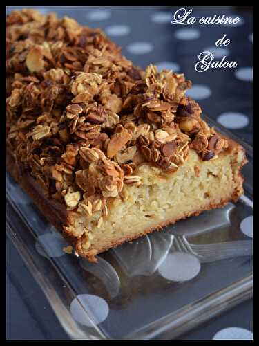 CAKE A LA COMPOTE DE POMME ET SON GRANOLA CROUSTILLANT