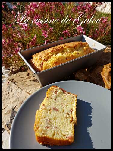 CAKE AU LARDONS ET AUX OIGNONS FAÇON FLAMMEKUECHE