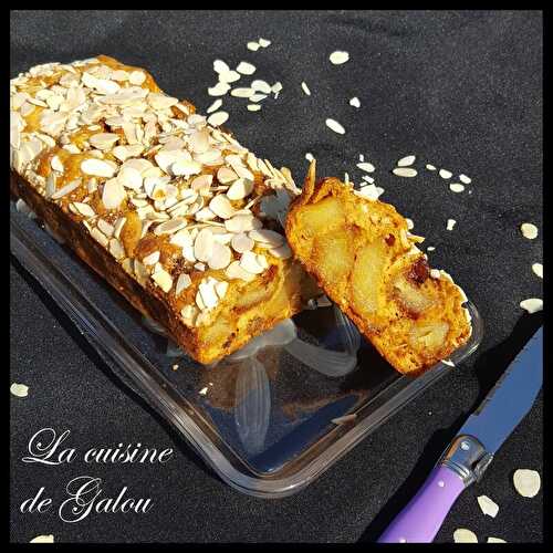 CAKE AUX POMMES CARAMELISEES ET AUX AMANDES EFFILEES