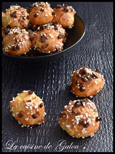 CHOUQUETTES AUX PEPITES DE CHOCOLAT