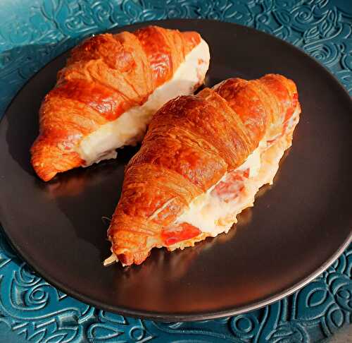 CROISSANTS AU CHORIZO ET AU COMTE