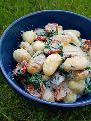 GNOCCHIS AUX EPINARDS ET TOMATES CERISES CONFITES