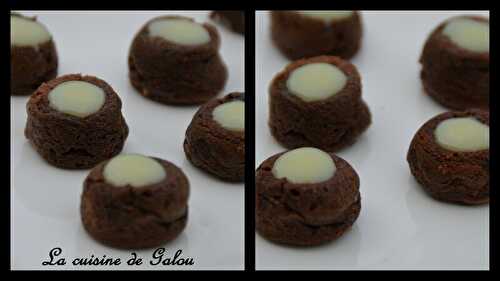 MOELLEUX AU CHOCOLAT NOIR COEUR CHOCOLAT BLANC