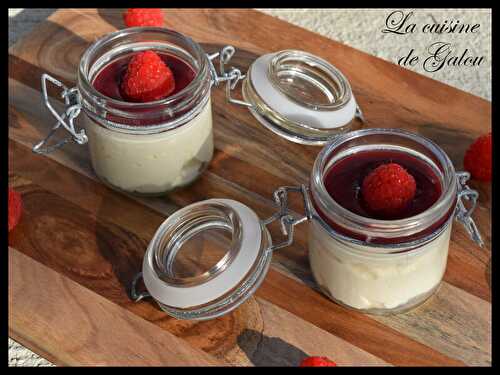 MOUSSE AU CHOCOLAT BLANC ET SON COULIS DE FRAMBOISES