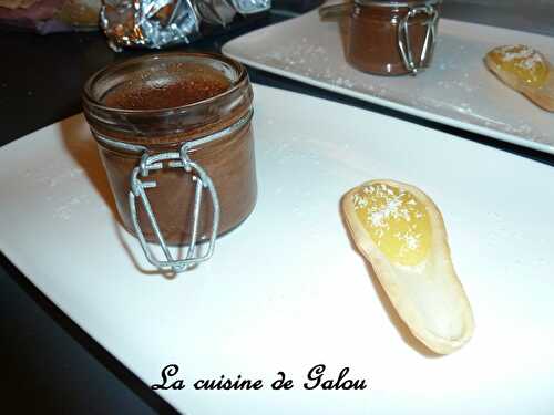 MOUSSE AU CHOCOLAT ET AU CARAMEL BEURRE SALE ET CUILLERE AU LEMON CURD