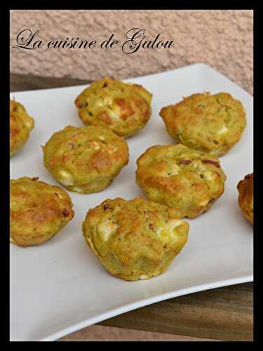 MUFFINS AU PESTO, FETA ET BACON