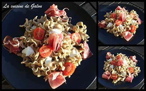 PATES AU BASILIC, MOZZA,TOMATES CERISES ET JAMBON ITALIEN