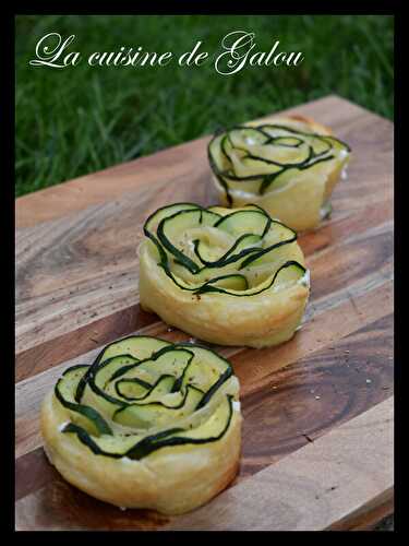 ROSES DE COURGETTE AU CHÈVRE EN PÂTE FEUILLETÉE