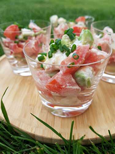 SALADE TOMATES AVOCAT ET CHEVRE EN VERRINES