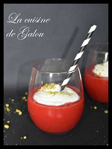 SOUPE DE FRAISES ET SA CHANTILLY AU FROMAGE BLANC