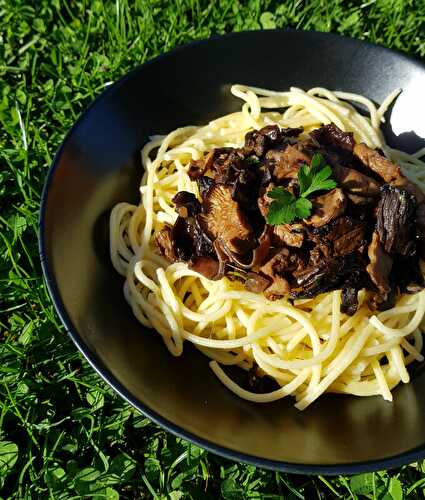 SPAGUETTIS AUX CHAMPIGNONS ET AU COMTE