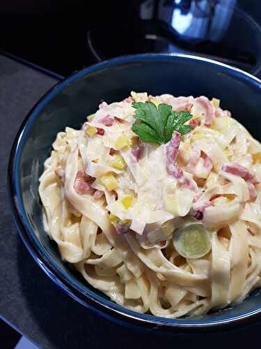 TAGLIATELLE AUX POIREAUX FAÇON CABONARA