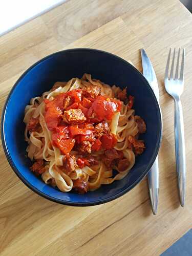 TAGLIATELLES AU CHORIZO ET PIQUILLOS