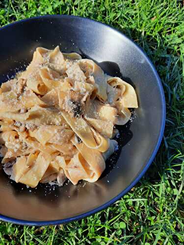 TAGLIATELLES AUX CHAMPIGNONS ET AU PARMESAN