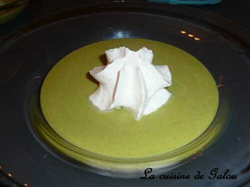 VELOUTE DE PETITS POIS ET SA CHANTILLY AU LARDONS FUMES....