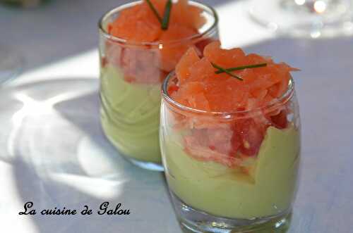 VERRINES AVOCATS TOMATES ET SAUMON