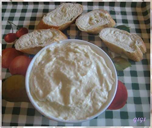 Tartine de camembert crème et oignon