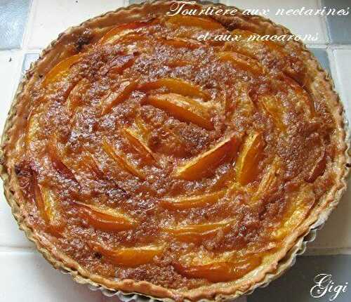 Tourtière aux nectarines et aux macarons