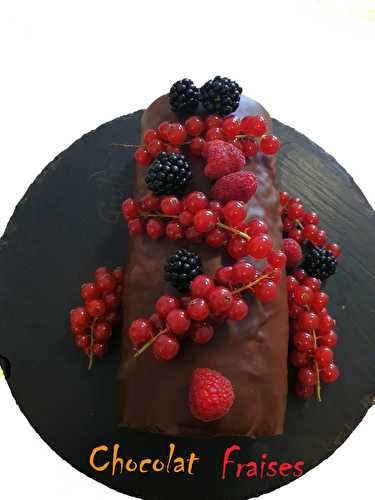 Bûche chocolat, fraises