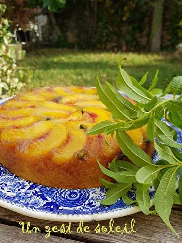 Gâteau moelleux aux pèches, amandes et verveine - La cuisine de Giulia