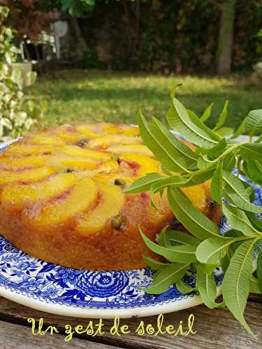 Gâteau moelleux aux pèches, amandes et verveine