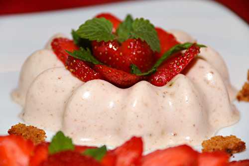 Bavarois à la fraise et au pain d'épice grillé