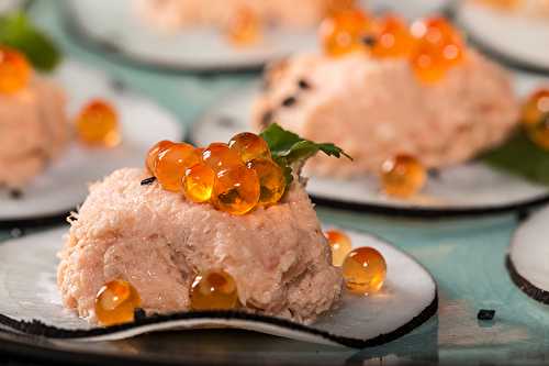 Bouchées de radis noir aux rillettes de saumon