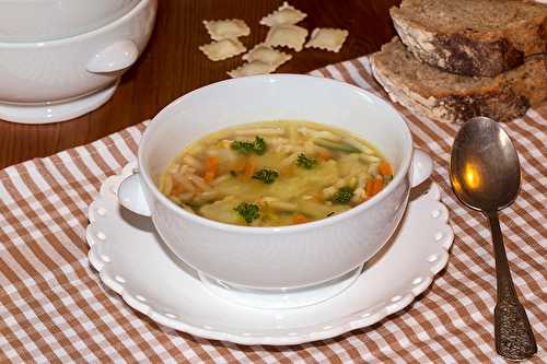 Bouillon aux ravioles de Royans à la julienne de légumes