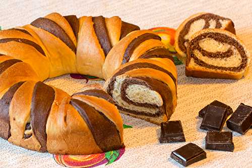 Brioche en couronne marbrée au chocolat