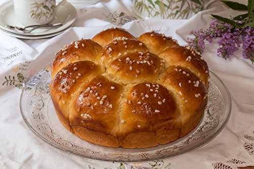 Brioche filante aux pralines roses