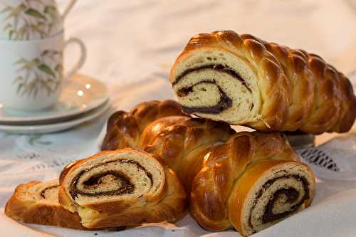 Brioche roulée en petites tresses