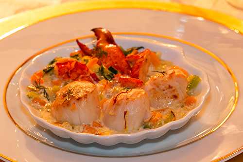 Coquille de Noix de St-Jacques et Homard au Champagne