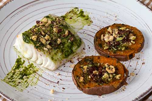 Dos de cabillaud au pesto d'ail des ours, rondelles de patate douce écrasées