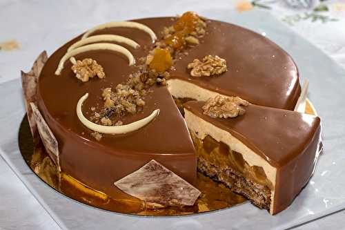 Entremet, caramel, poire et noix