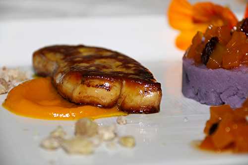 Escalope de foie gras poêlée, confiture de butternut et écrasée de Vitelotte