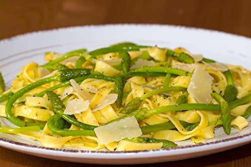 Fettuccines aux ornithogales à l’ail des ours