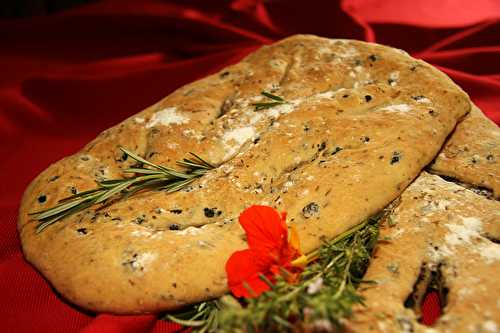 Fougasse aux olives et à la tapenade