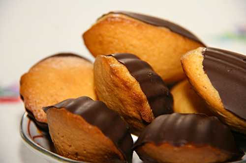 Madeleines en coques de chocolat