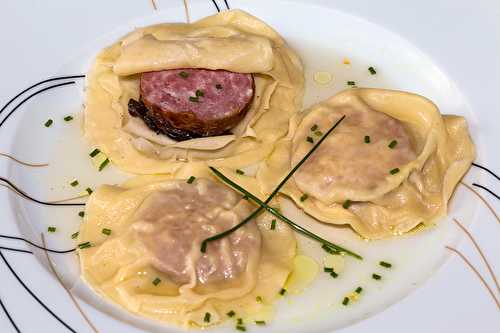 Morteau en ravioles, pruneau d’Agen rôti à la cannelle et au vin rouge