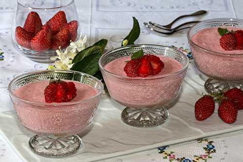 Mousses de fraise, biscuits cuillère