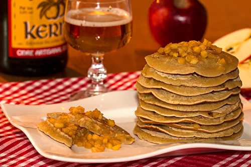 Pancakes aux pommes confites au cidre et au sirop d’érable