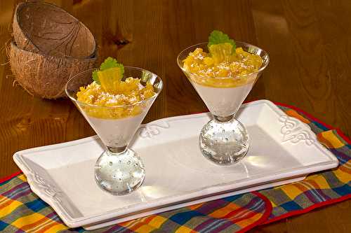 Panna cotta au lait de coco, ananas rôti flambé au rhum