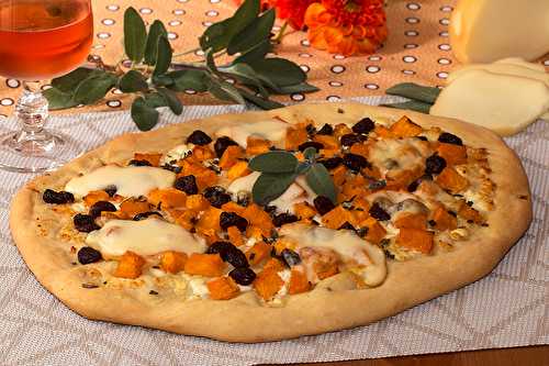 Pizza à la butternut, sauge et scarmoza fumée