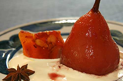 Poires pochées aux, crème chocolat blanc et tuile en nougatine