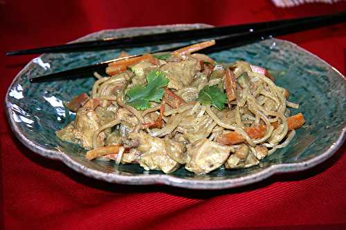 Poulet au curry, lait de coco et nouilles sautées